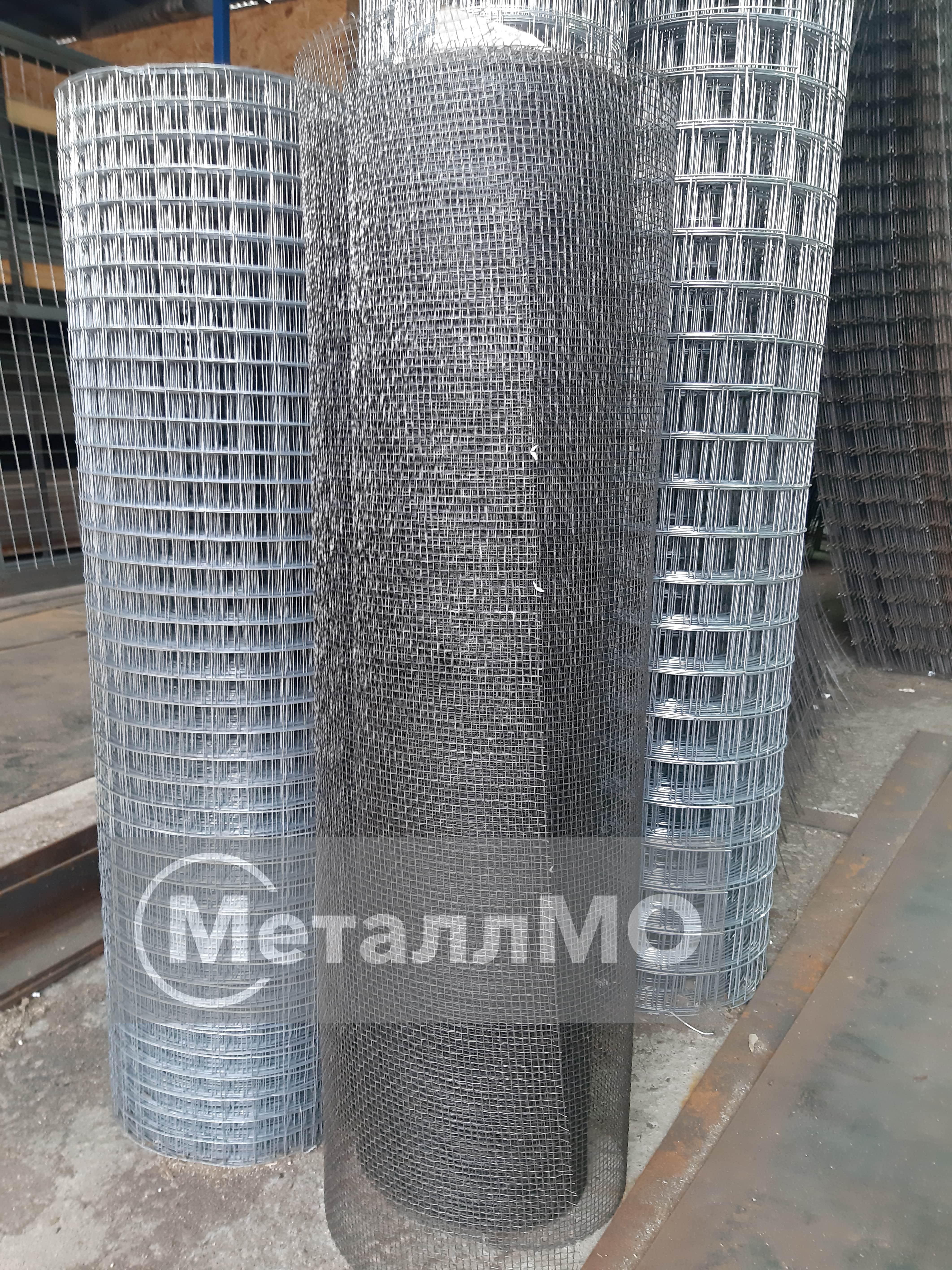 setka svarnaya otsinkovannaya 50kh50kh1 2 mm v rulonakh 1kh25 m